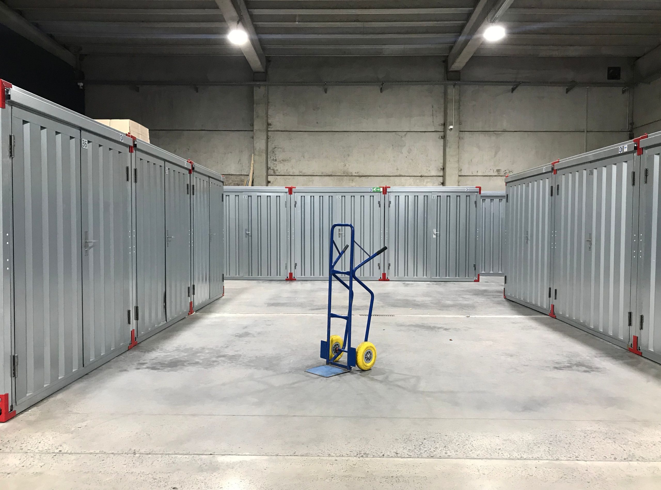 Unités stockage acier entrepôt industriel