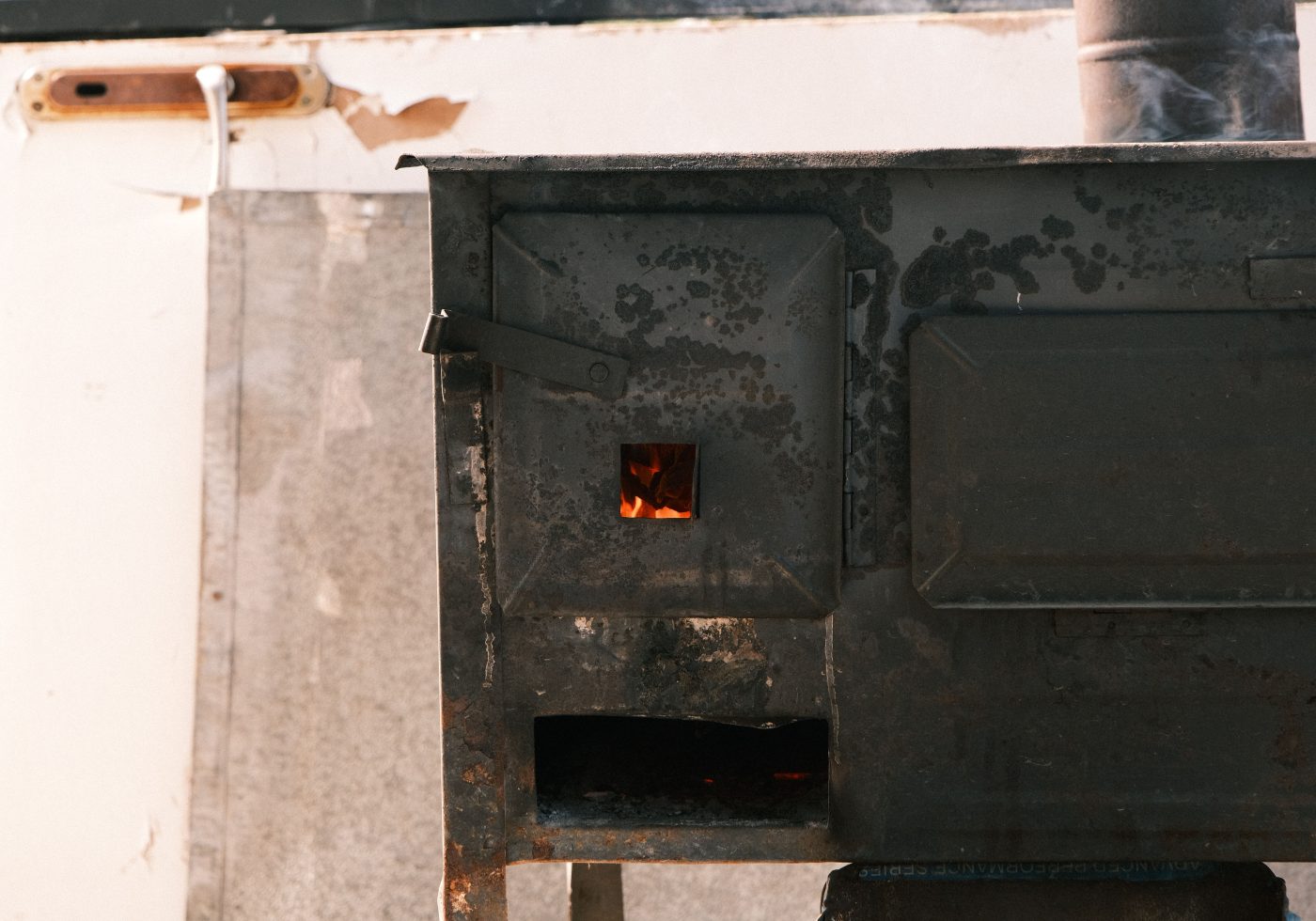 Feu de cheminée avec tubage inox : tu risques quoi vraiment ?